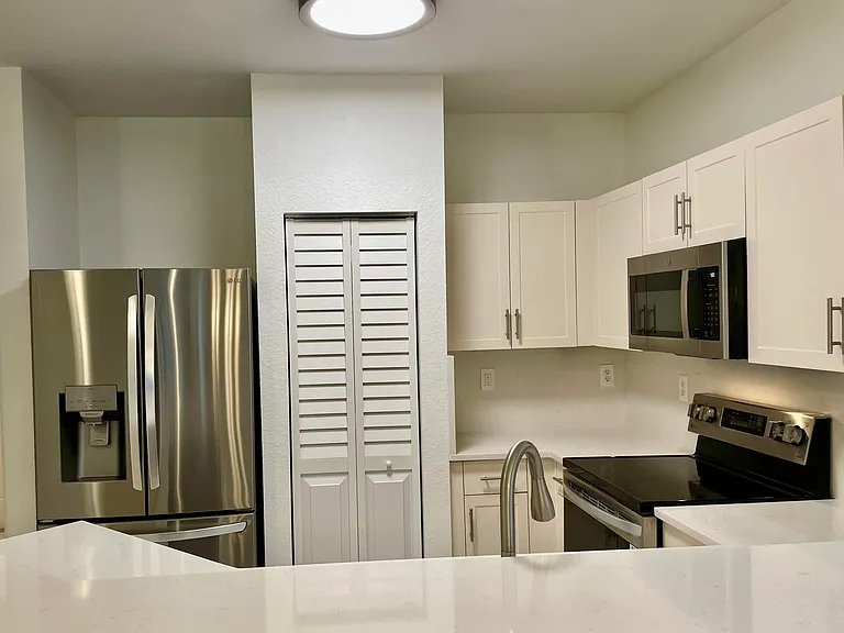 4987 SE Mariner Garden Cir — Photo 8