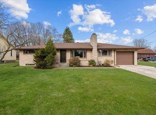 930 Linden St, Cleveland, WI 53015