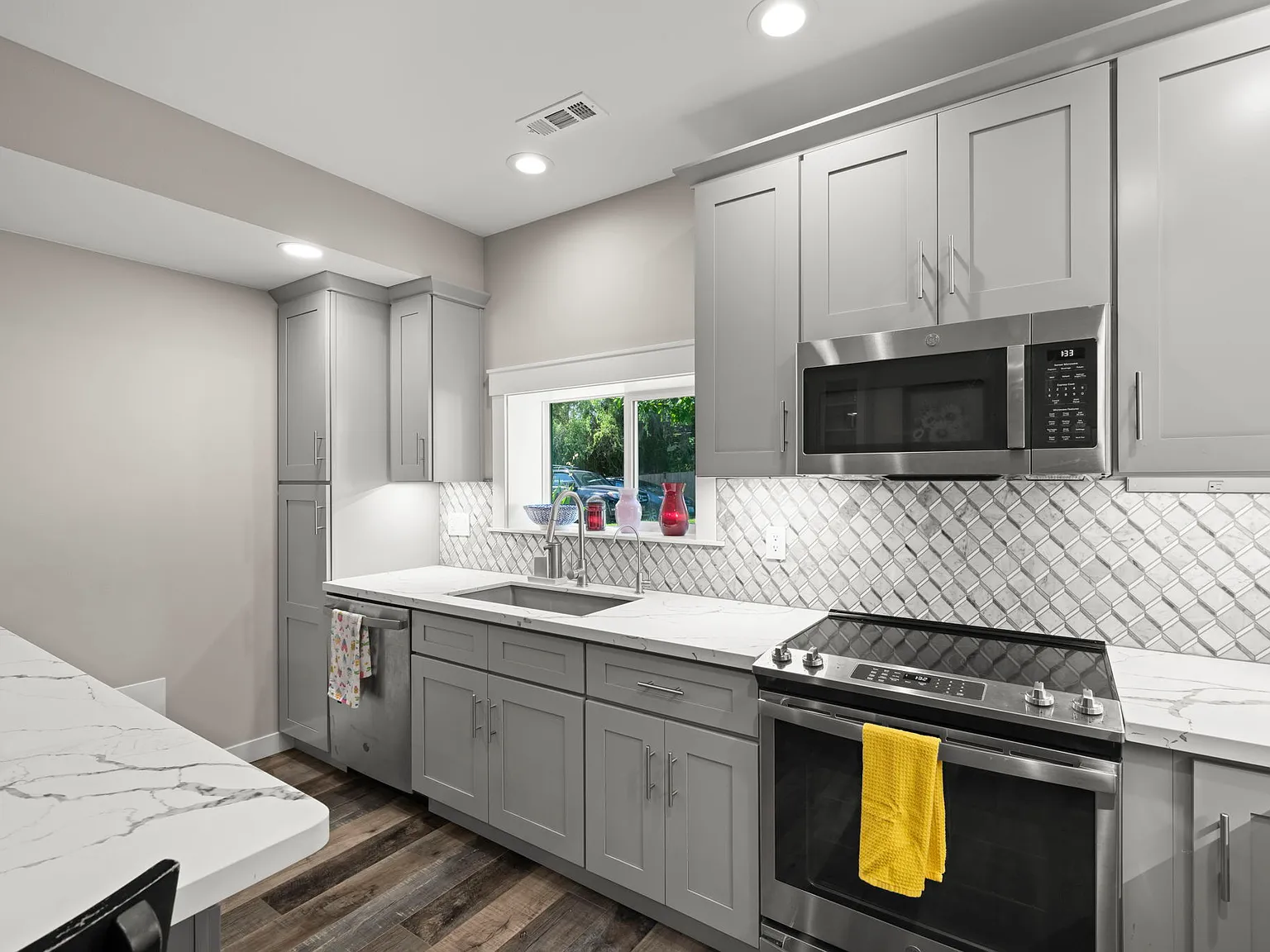 2 bed, $3,250 — Photo 4