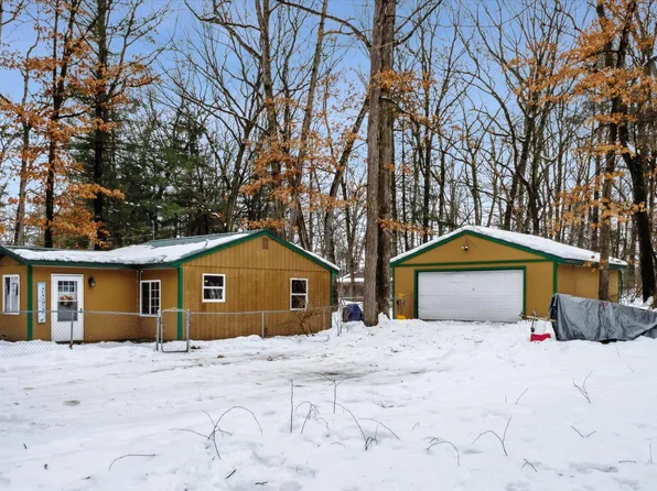 8788 Paw Paw Trl, Howard City, MI 49329