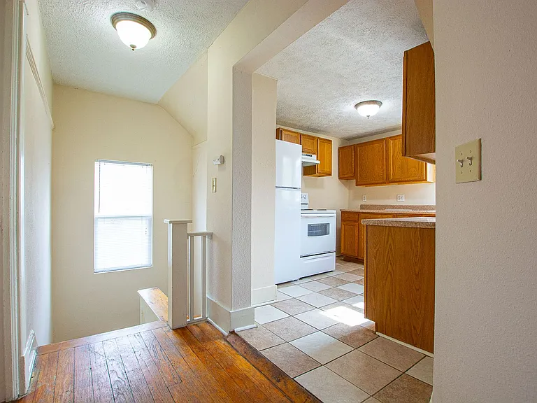 133 S 38th St — Photo 9