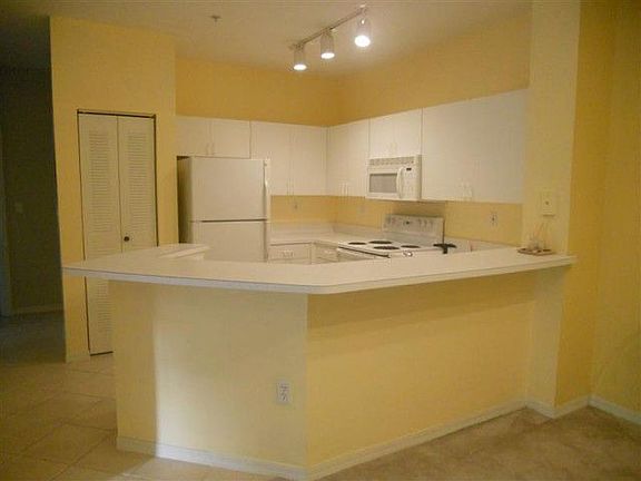 5th image of 615 Fairway Dr APT 104