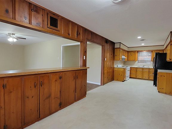 4th image of 1010 Woods Dr #1