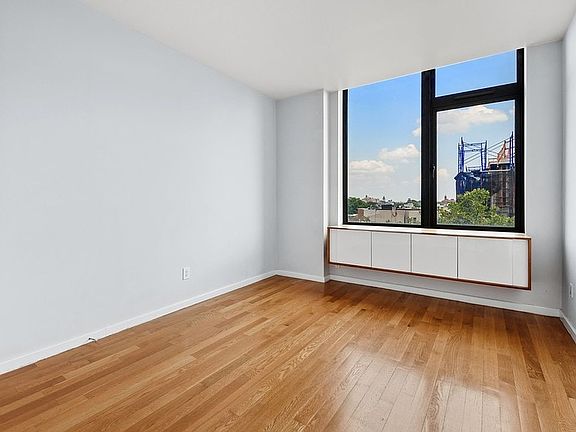 4th image of 82 Irving Pl APT 6E