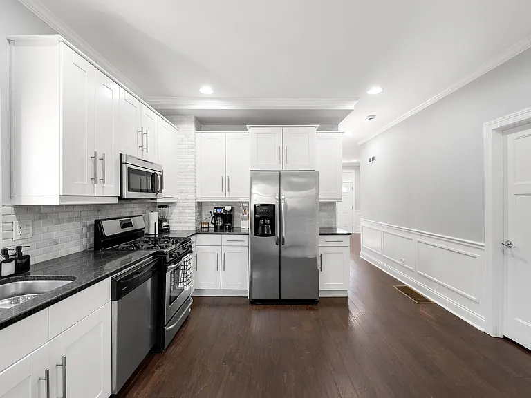 1513 Clinton Ave — Photo 9