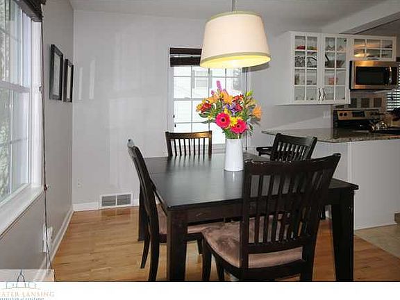 5th image of 1025 E Northlawn Ave