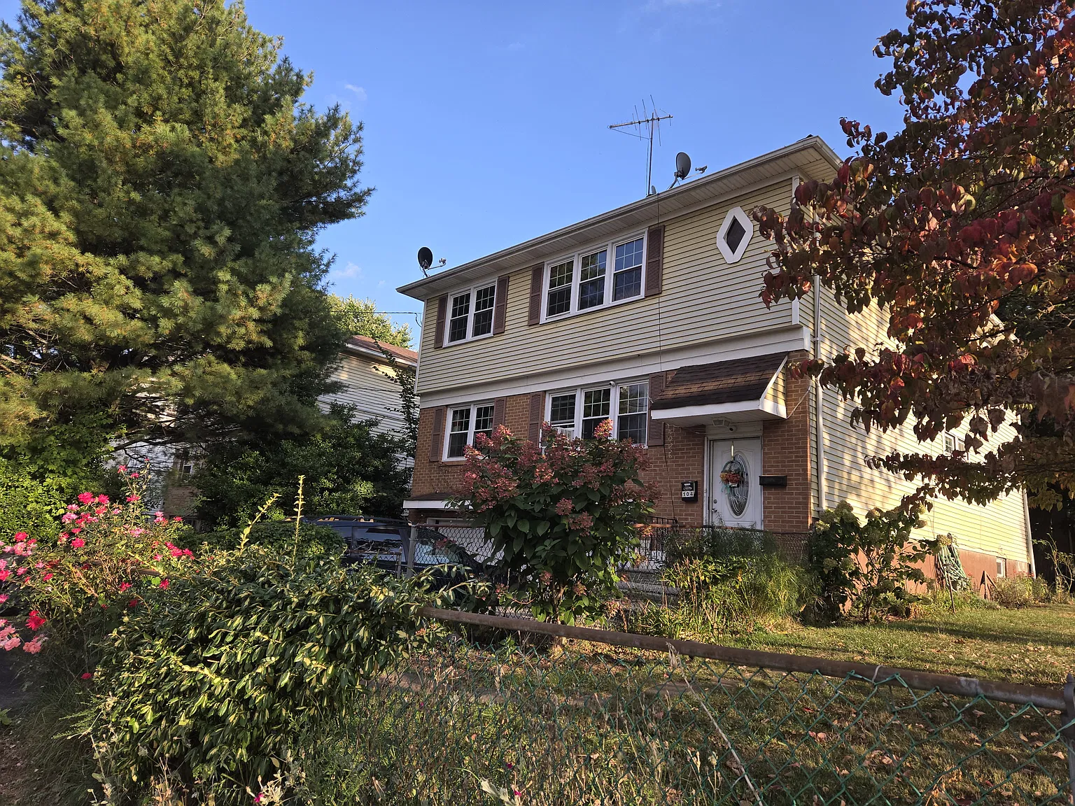 3 bed, 1360 sqft, $2,800 — Photo 2