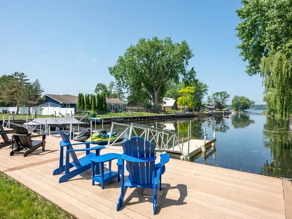 225 Bluebird Dr, Sturgeon Bay, WI 54235