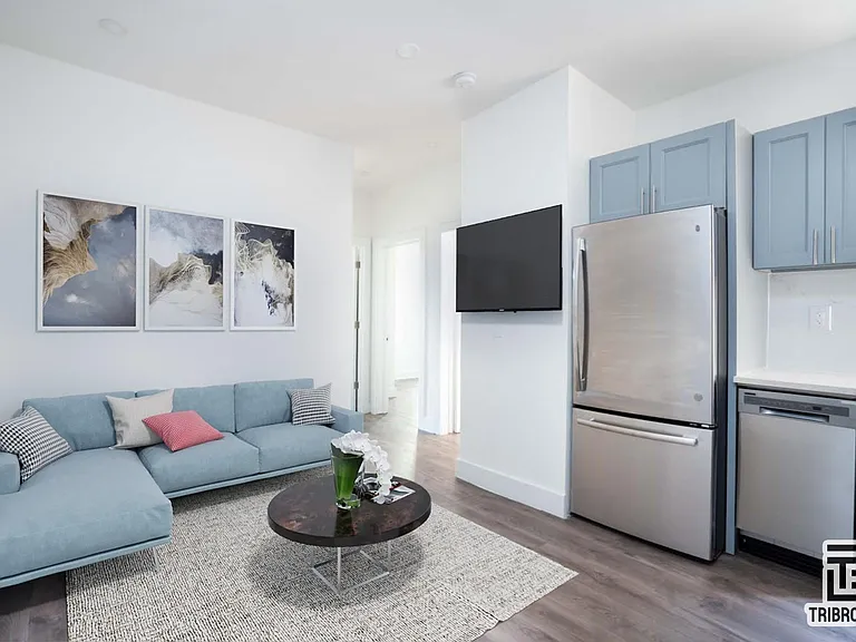 1719 E 8th St #1S — Photo 1