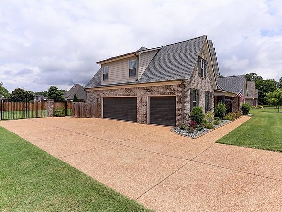 3rd image of 280 Cotton Trail Dr