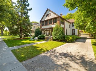 911 8th St S, Fargo, ND 58103