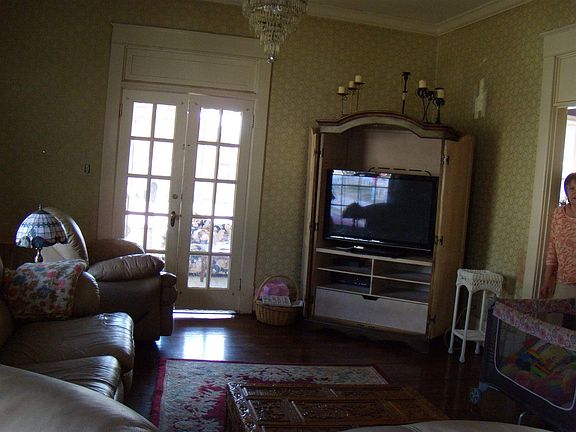 2nd image of 407 Barnett St