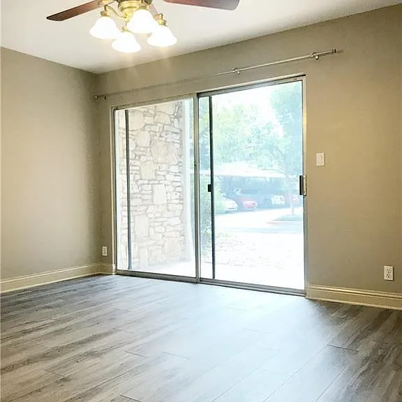 500 E Riverside Dr #154 — Photo 9