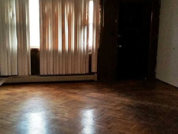 3rd image of 9313 Vanderveer St