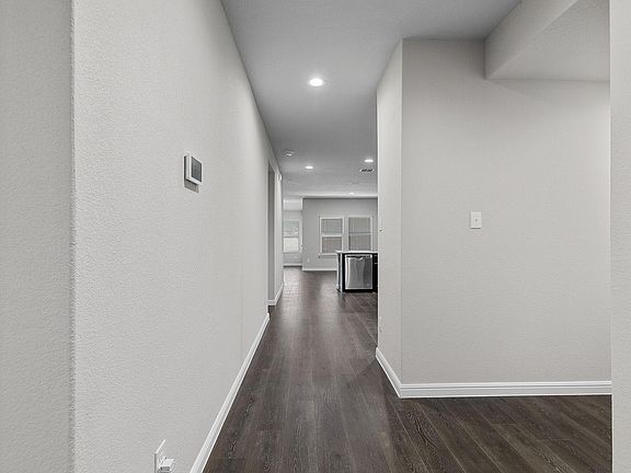 5th image of 208 Seclusion Dr
