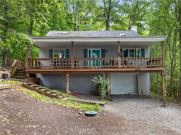 3633 W Bluff Dr, Keuka Park, NY 14478