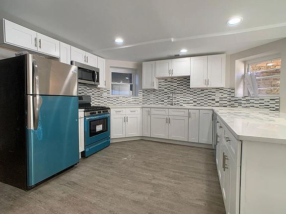 2nd image of 3306 W Cullom Ave