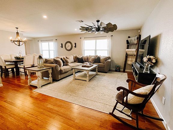 2nd image of 215 Sunny Brook Dr