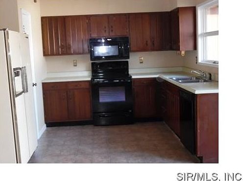 5th image of 9 Dogwood Ln
