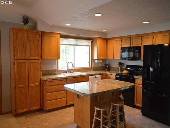 3rd image of 1822 NE Estate Dr