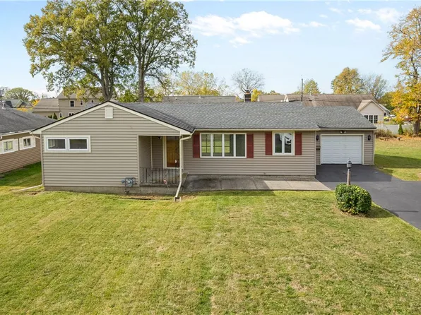 21 W Crest Dr, Rochester, NY 14606