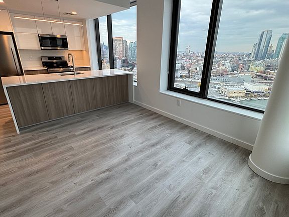 2nd image of 77 Commercial St #2926S