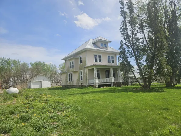 1905 260th St, Bennett, IA 52721