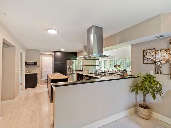 3rd image of 26020 Valleywood Ln