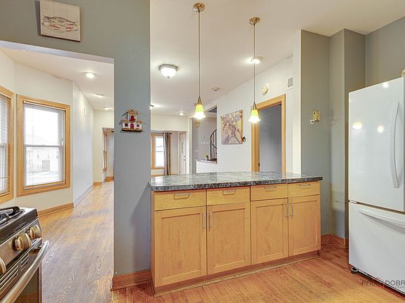 4th image of 6336 W Addison St