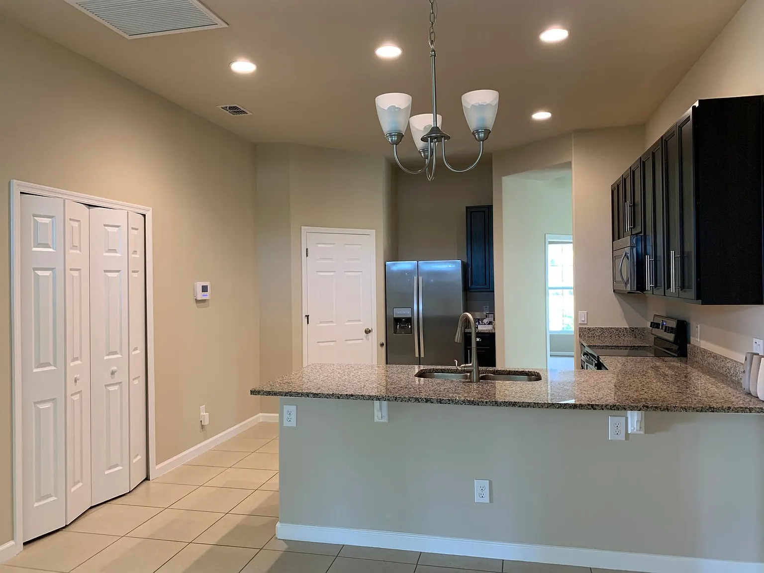 3 bed, 2.0 bath, 1757 sqft, $2,299 — Photo 2