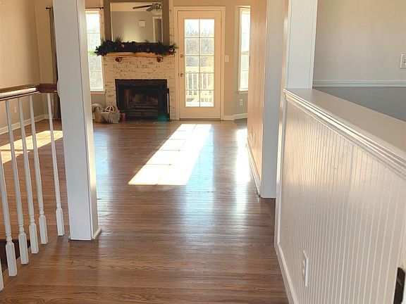 3rd image of 500 Barney Ln