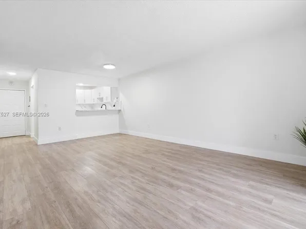 6960 Miami Gardens Dr #2124, Hialeah, FL 33015