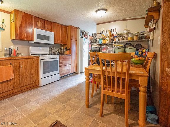 5th image of 2934 Rosemary Ave #143