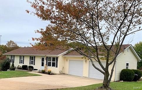 2nd image of 262 W Bend Ln