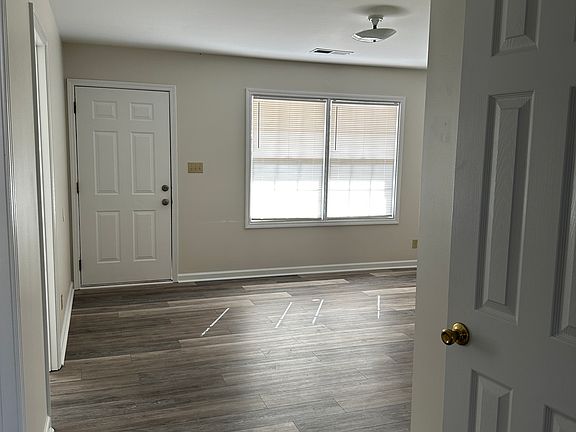 5th image of 300 Caudell Dr