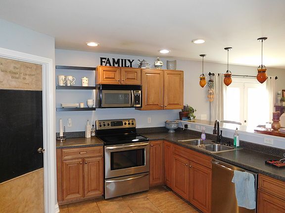 4th image of 4365 Blackstone Dr