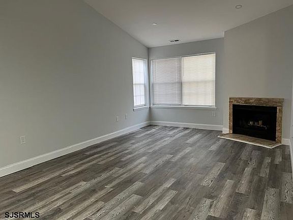 2nd image of 19 Chesapeake Dr #19