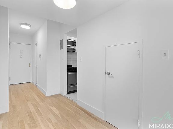 4th image of 43 W 16th St APT 12C