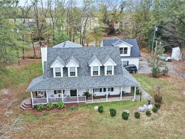 7458 Mill Creek Dr, Zuni, VA 23898