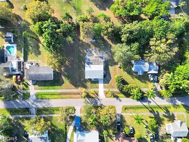 356 New York Dr — Photo 2