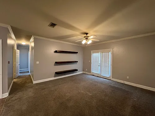 153 Aspen Sq Photo 1