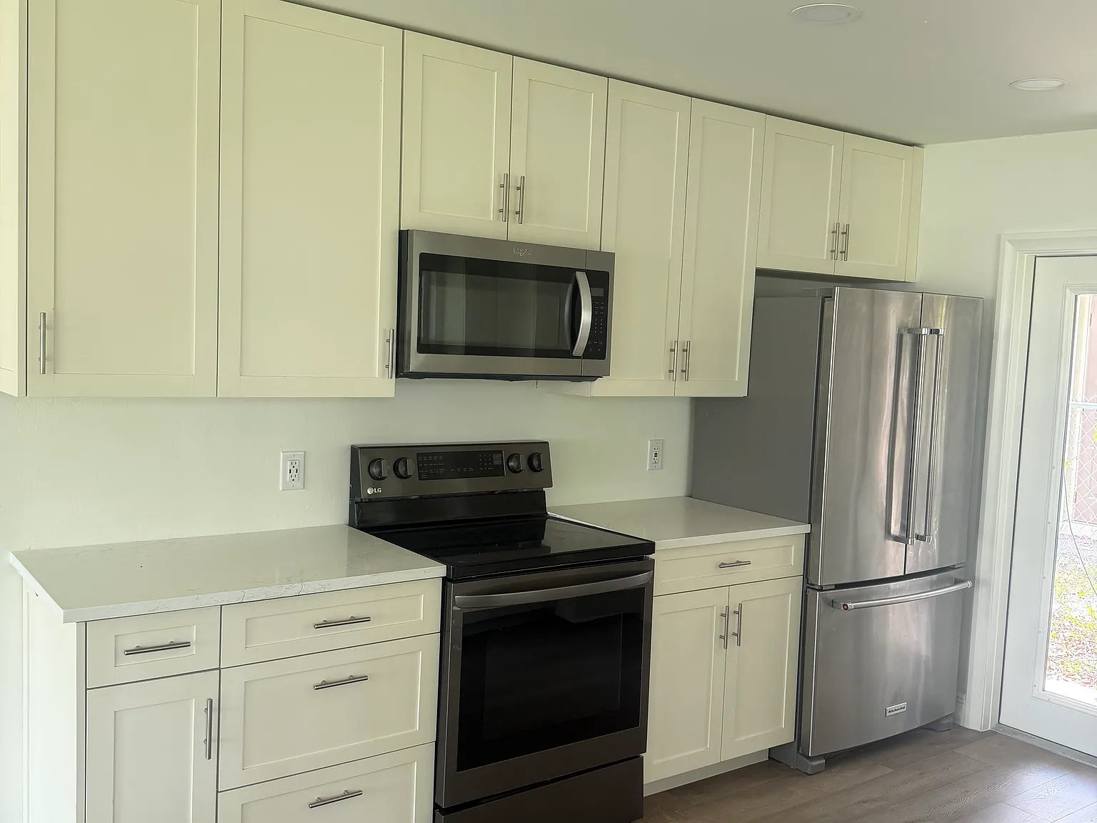 2 bed, 1110 sqft, $2,700 — Photo 2