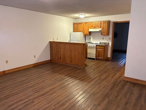 Has refrigerator, stove and dishwasher