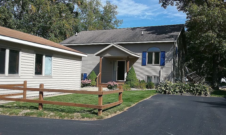 1st image of 3728 Peninsular Dr