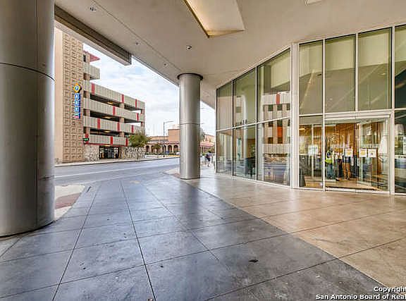 2nd image of 600 E Market St