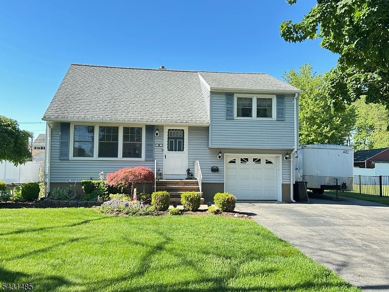 1st image of 8 Duncan Ave