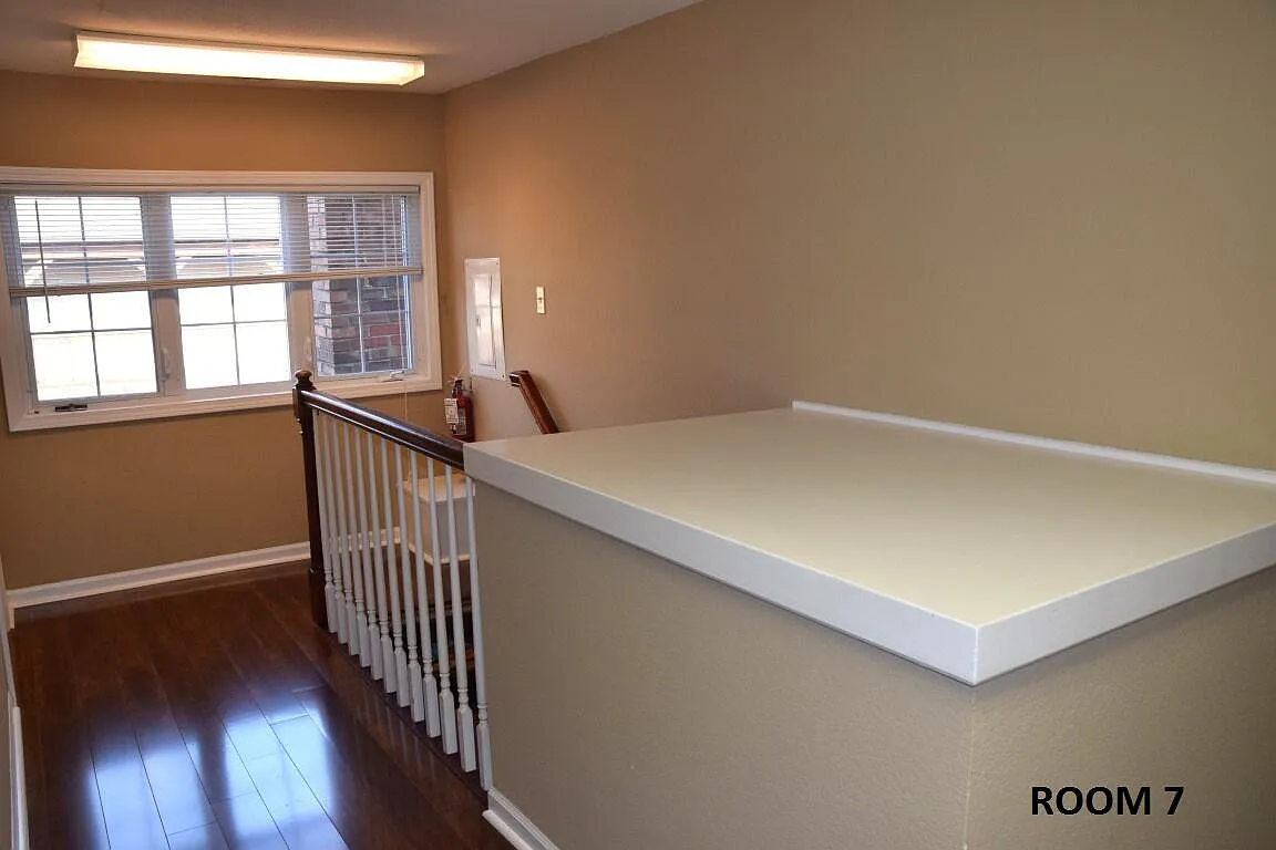 2 bed, 1.0 bath, $1,810 — Photo 2