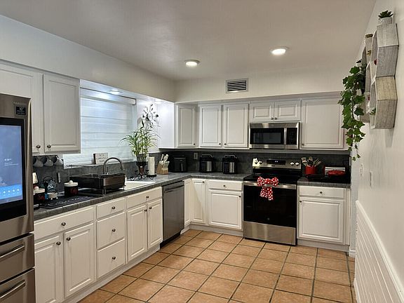3rd image of 6940 Plantation Road