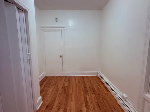 110 Duncan Avenue image 5 of 19