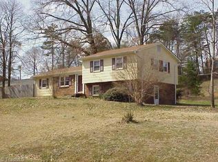 105 Foxdale Rd, King, NC 27021